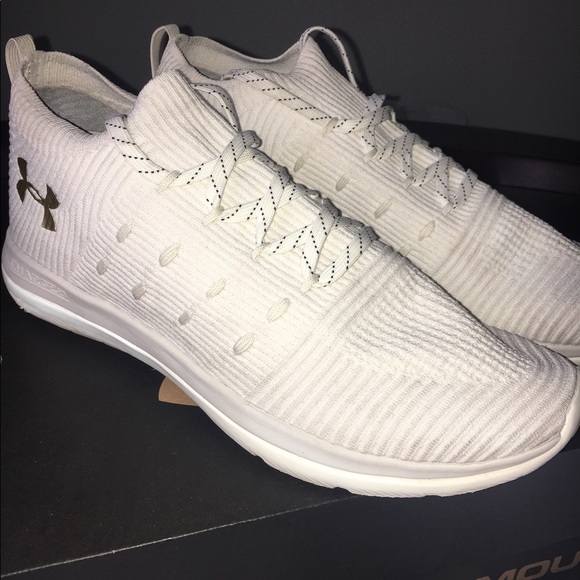 Under Armour Womens Slingflex Rise Sneaker Under Armour Womens Slingflex Rise Sneaker